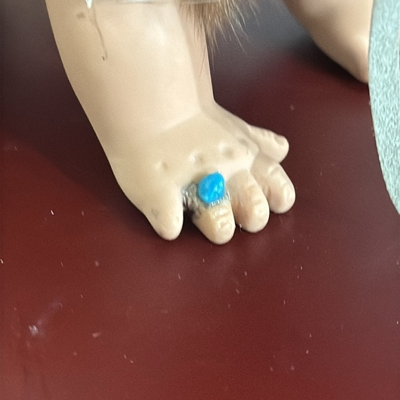 Highly Collectable Native American Crawling Baby Porcelain Doll with Feathers - Picture 5 of 8